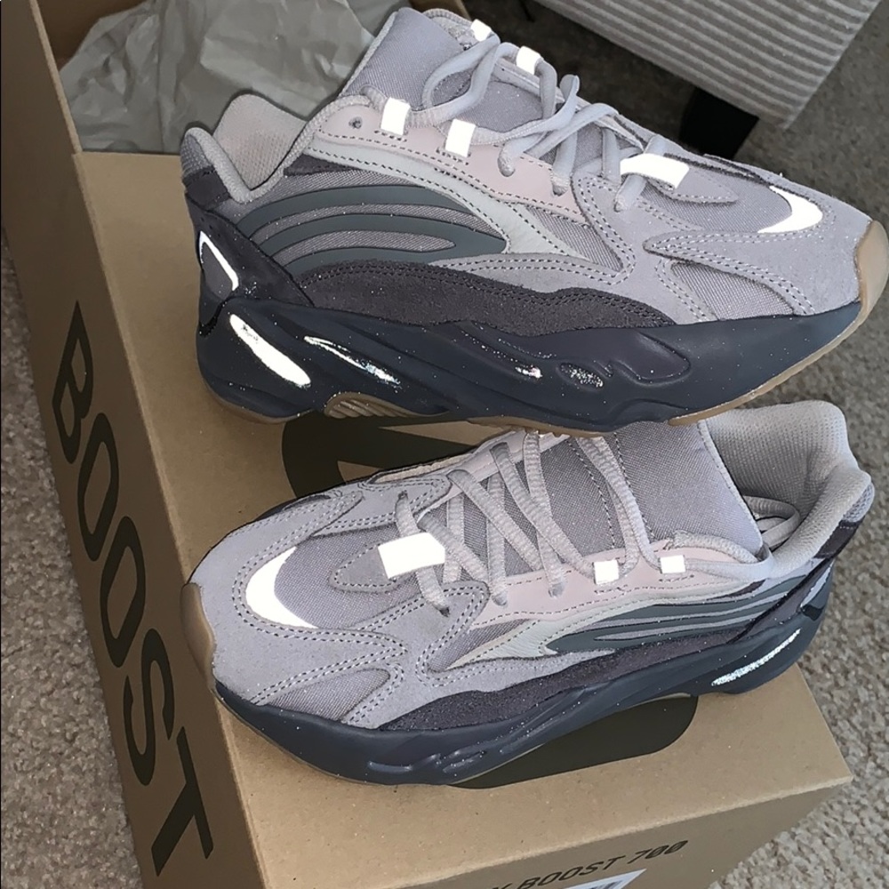 Yeezy boost 700